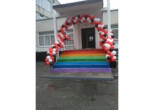 Фото 2 - Оформлення повітряними кульками